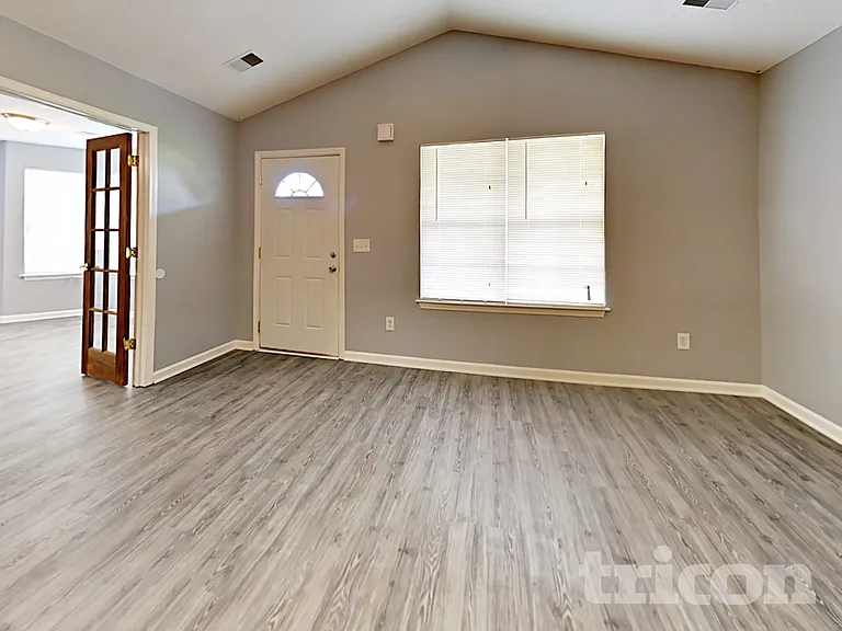 120 Oakbrook Village Rd — Photo 3