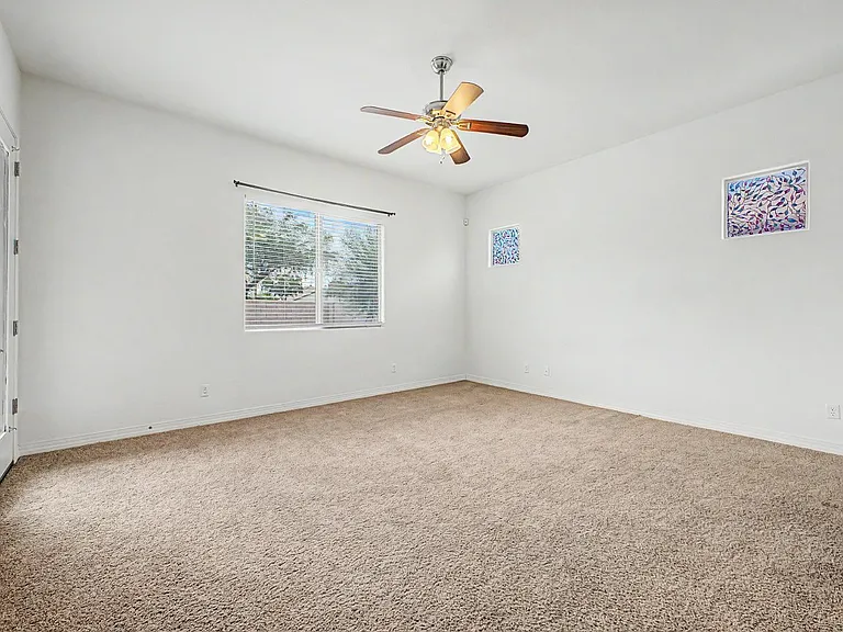 1133 E Buckingham Ave — Photo 11