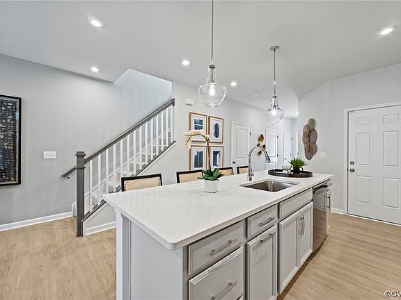 5th image of 607 Brookwood Glen Ter