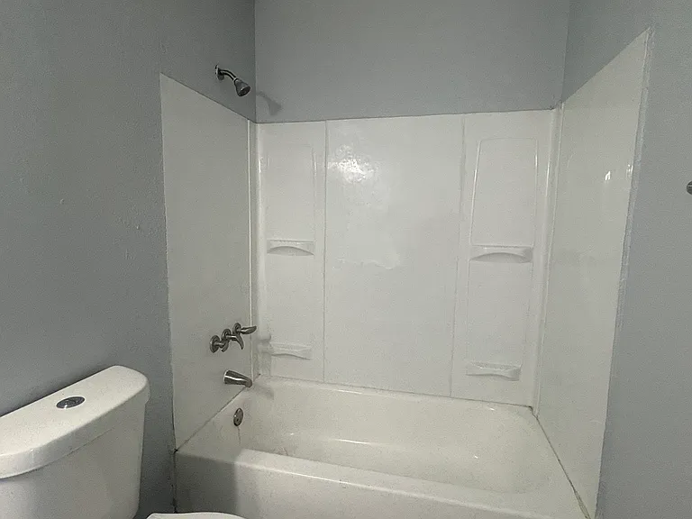 1105 New Laredo Hwy #201 — Photo 9