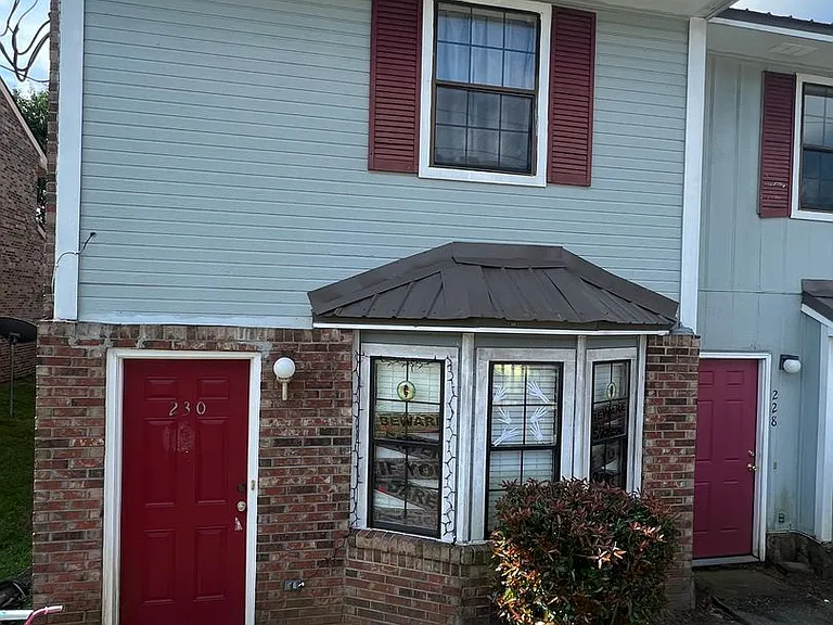 230 Edith Way — Photo 1