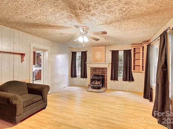 3rd image of 54 Green Haven Ln