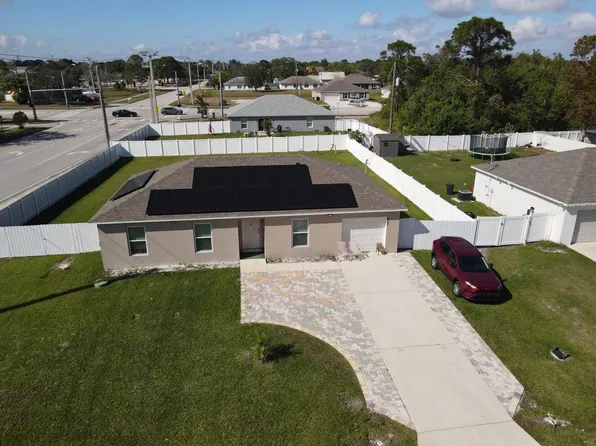402 NE Mainsail St, Port Saint Lucie, FL 34983