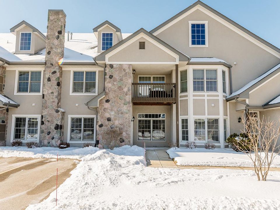N30W23065 Pineview Way Pewaukee WI Zillow Apartments for Rent in