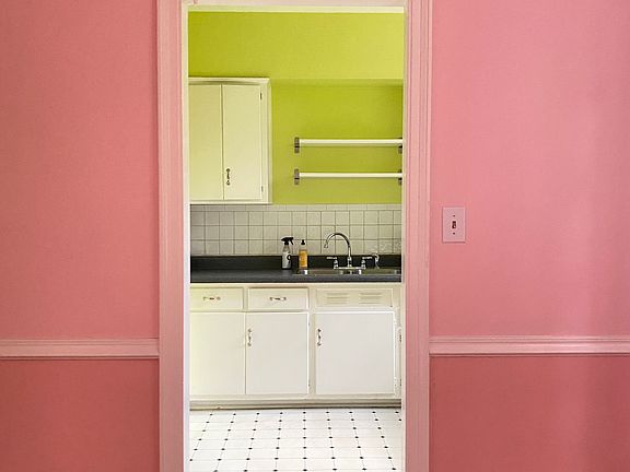 Dining room to kitchen