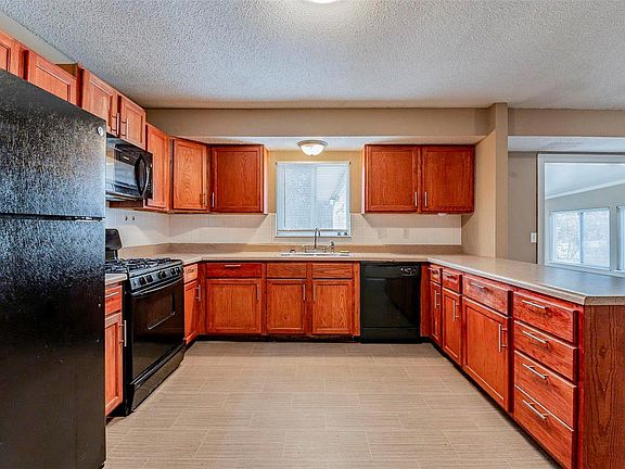 3rd image of 15527 Fox Plains Dr