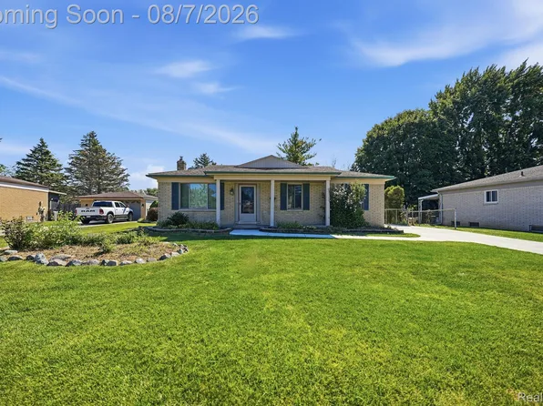 40628 Passmore Dr, Clinton Township, MI 48038