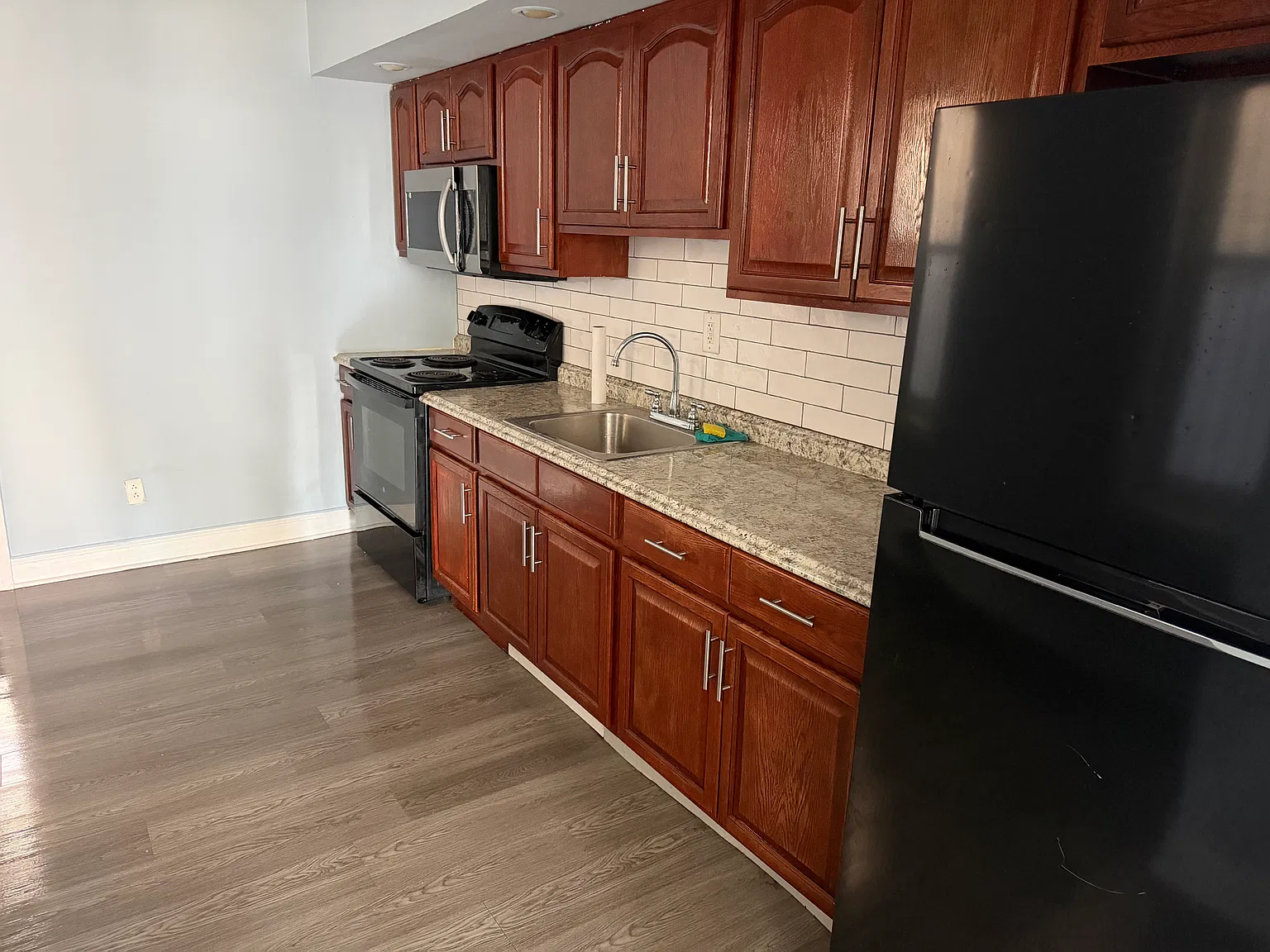 3 bed, 1.5 bath, 1800 sqft, $1,550 — Photo 2