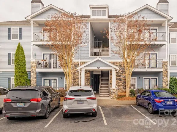100 Vista Lake Dr APT 4, Candler, NC 28715