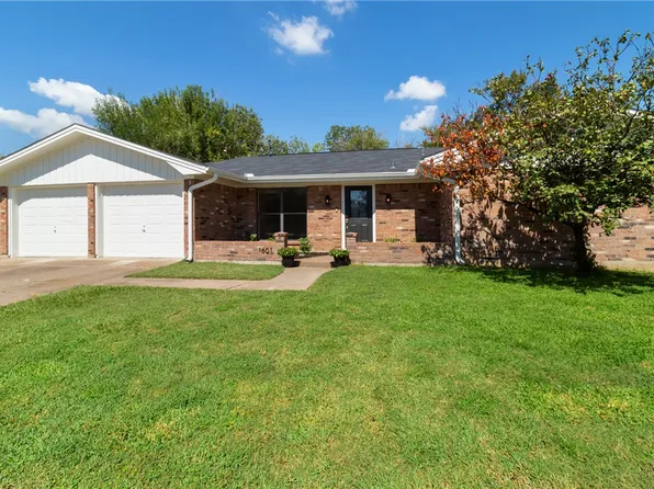 1601 Barak Ln, Bryan, TX 77802