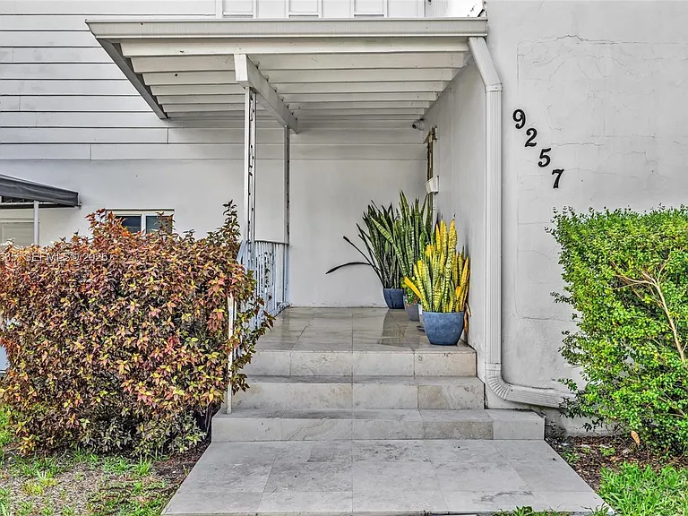 9257 Bay Dr — Photo 3