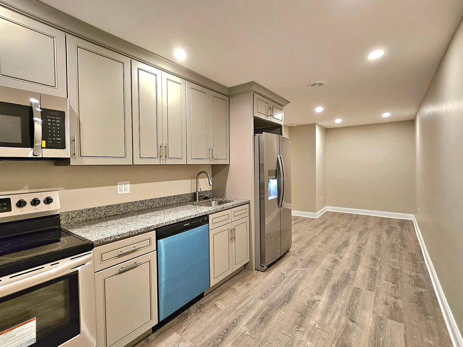 2216 Broadway Ave — Photo 4