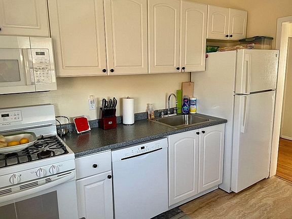 3rd image of 132 Belmont Ave Floor 2