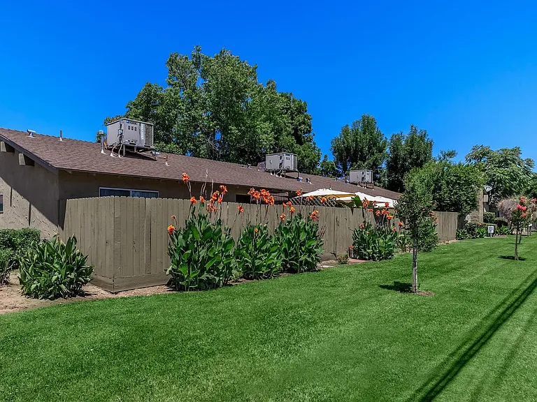 3080 Peach Ave — Photo 10