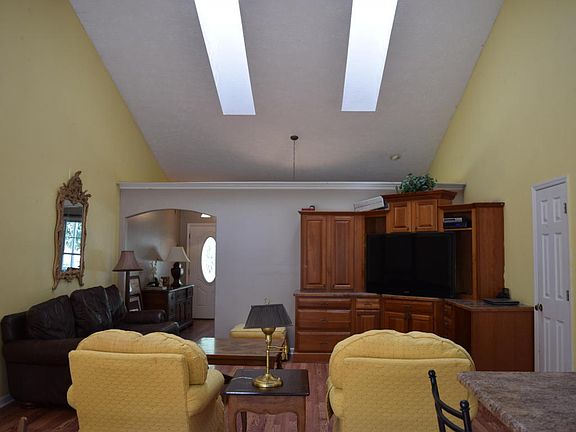 2nd image of 139 Shadywood Ct
