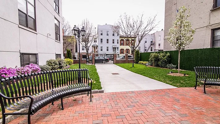 Rented by Nooklyn NYC LLC | media 104