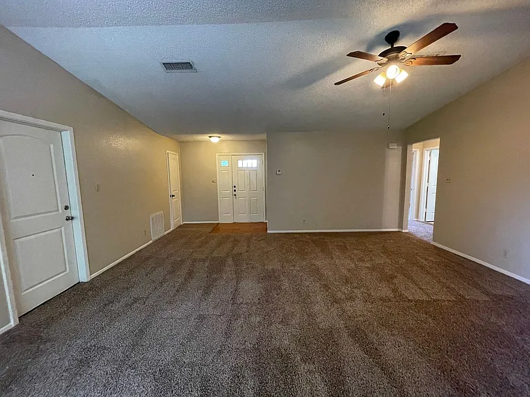 821 Loganwood Dr — Photo 7