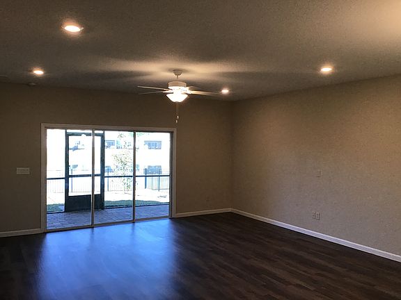 3rd image of 163 Edge Park Trl