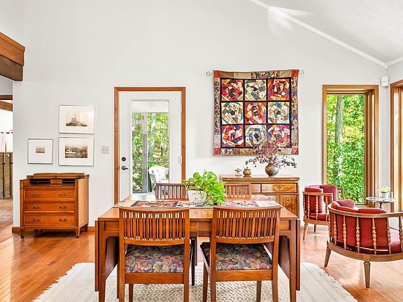 5th image of 1541 Clay Lick Rd