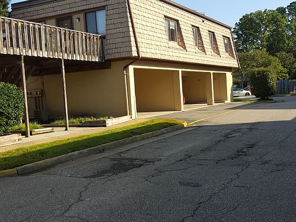 3rd image of 1405 Ventura Way
