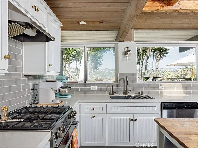 228 Del Gado Rd — Photo 7