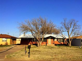 926 S Waggoner St, Electra, TX 76360