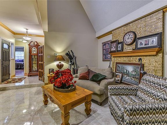4th image of 2321 Southcrest Dr