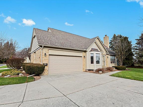 3rd image of 54984 Cambridge Dr #4