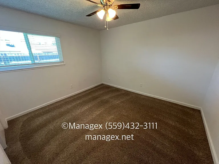 1246 W Dyer Ave — Photo 12