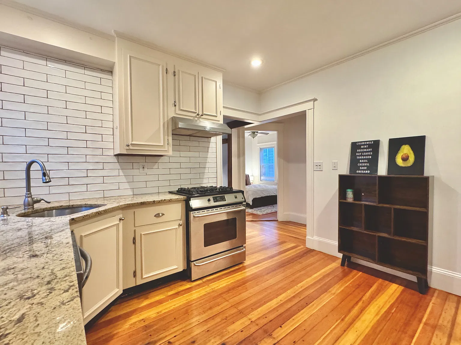 2 bed, 1019 sqft, $2,850 — Photo 2