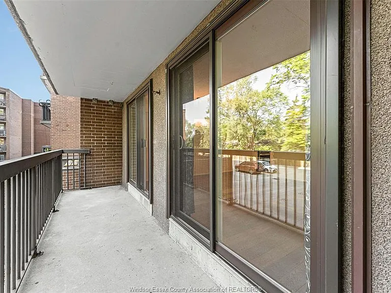 3936 Wyandotte St E #207 — Photo 18