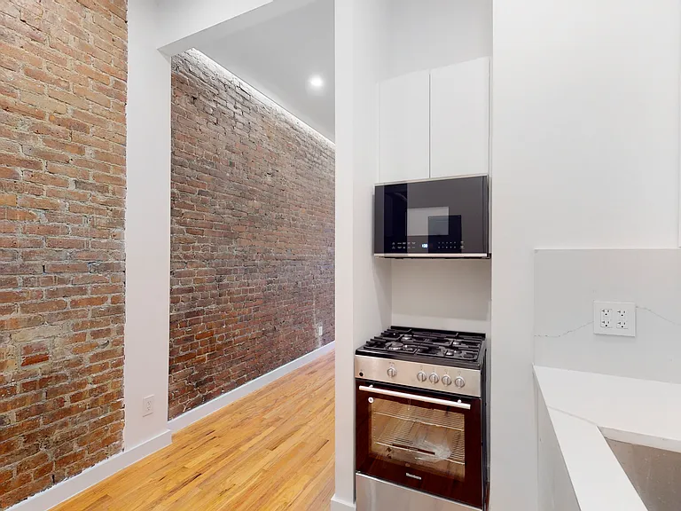 829 9th Ave #3B — Photo 5