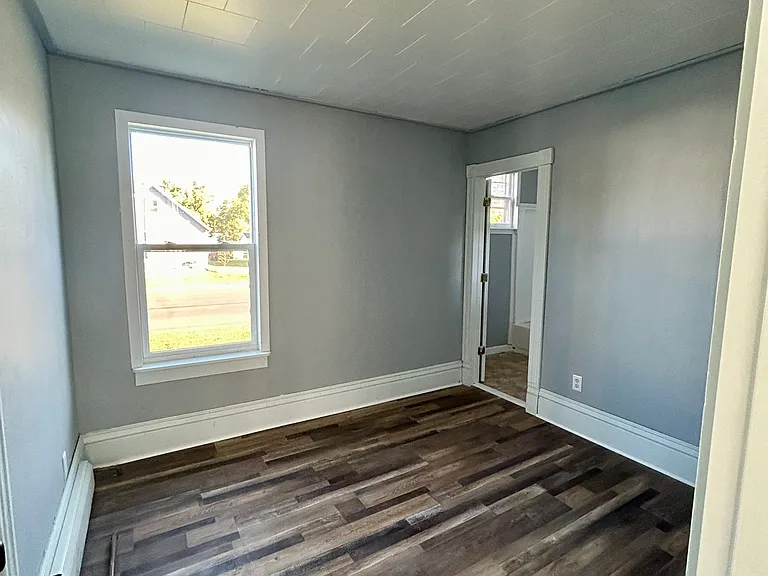 230 11th St N #1 — Photo 9