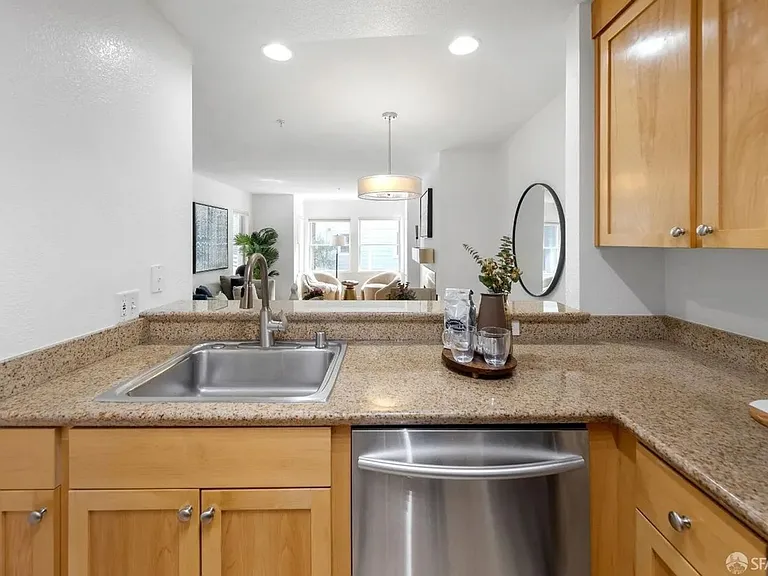 1880 Steiner St #208 — Photo 6