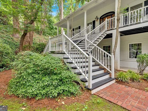 3rd image of 400 Old Ivy Rd NE