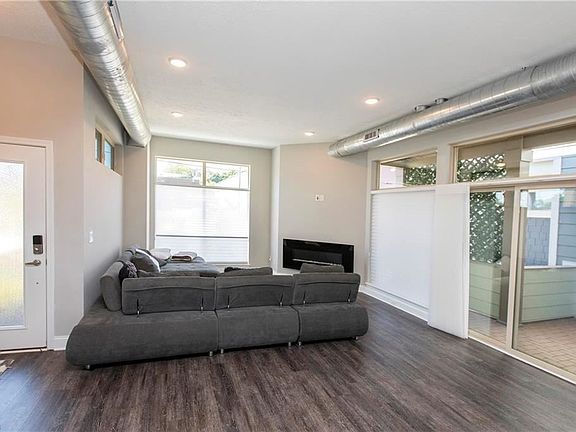 4th image of 5870 Breakwater Ave