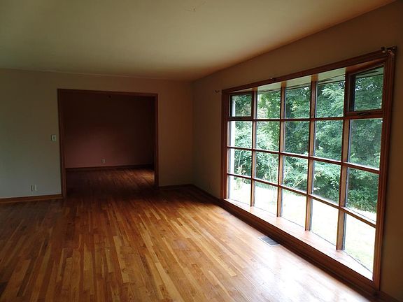 2nd image of 119 Hillside Dr