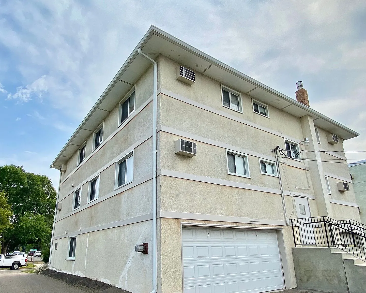 Apartment for Rent at 3050 Inglewood Ave S — Photo 3