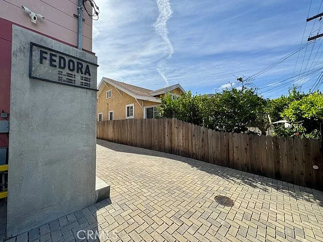 1210 1/2 Fedora St — Photo 24