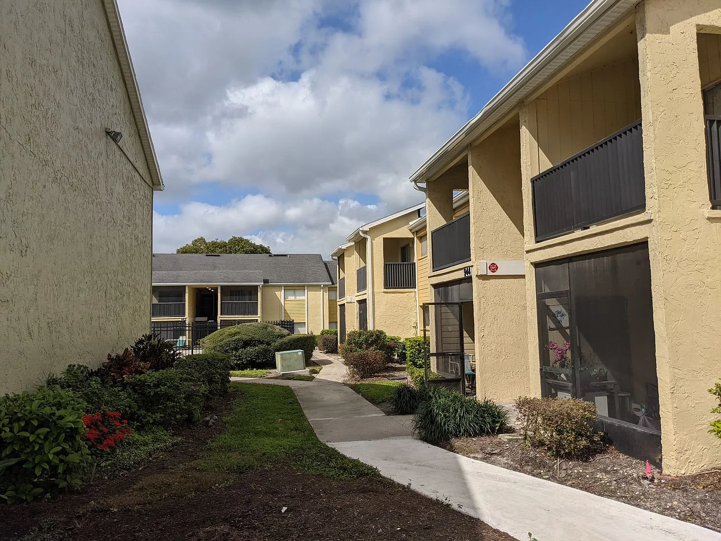 Beautiful Renovated Condo with Pool & Lake Views in Altamonte Springs! — Photo 2