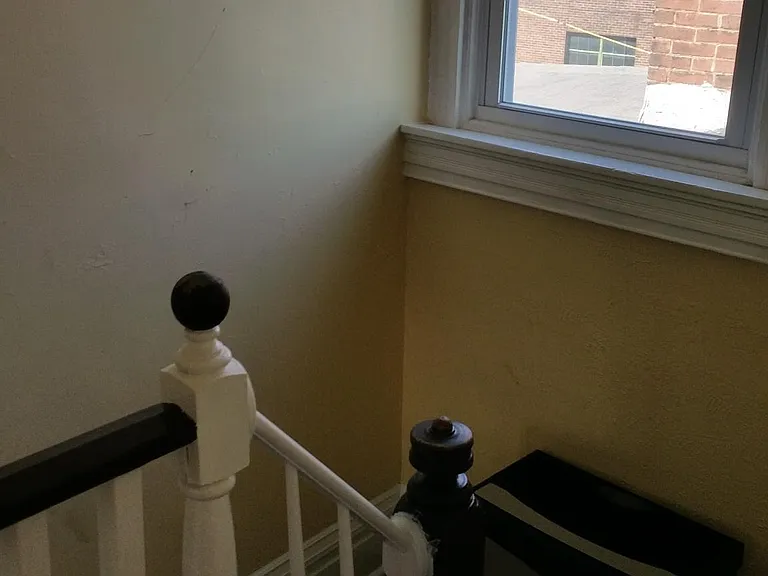 A small landing leads to the 3rd floor.