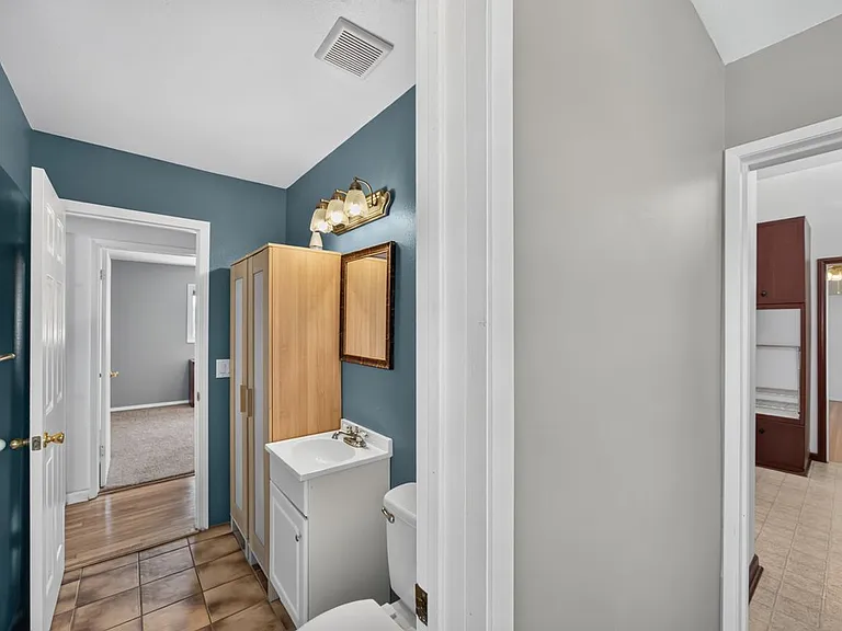 1201 W Baker Ave — Photo 37