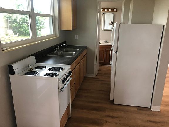 2nd image of 256 Sherwood Ln