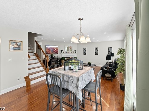 5th image of 25 Holly St