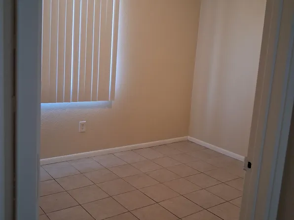 17562 Sequoia St APT 8, Hesperia, CA 92345