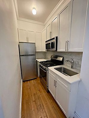 2nd image of 421 Manhattan Ave #C-4