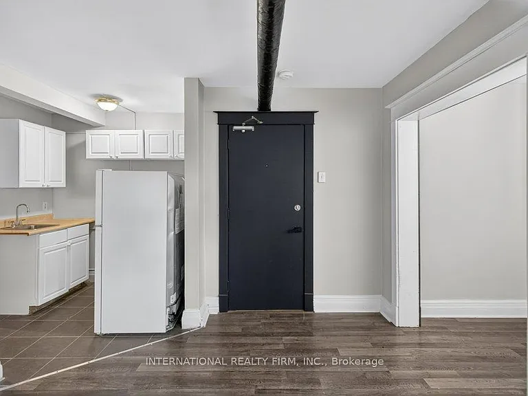 109 Balsam Ave S #2 — Photo 6