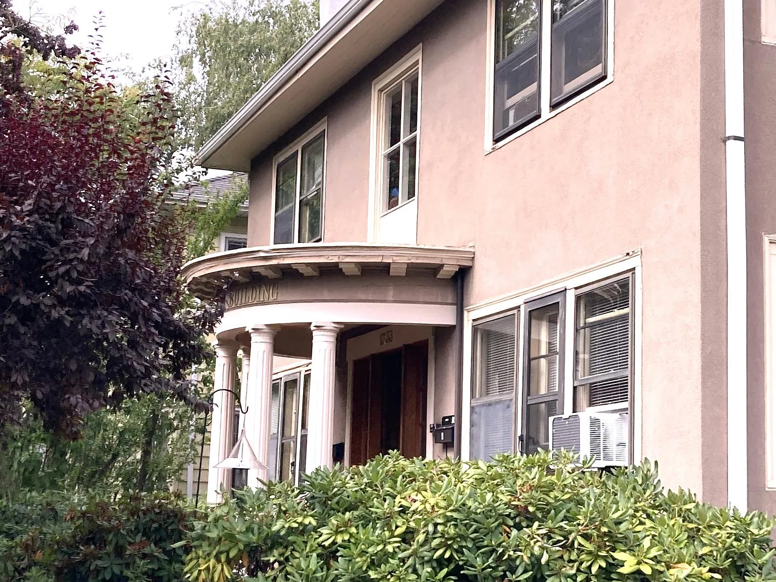 1 bed, 1066 sqft, $1,950 — Photo 2