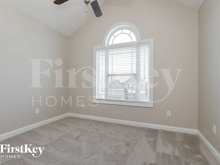 669 Richards Dr — Photo 12