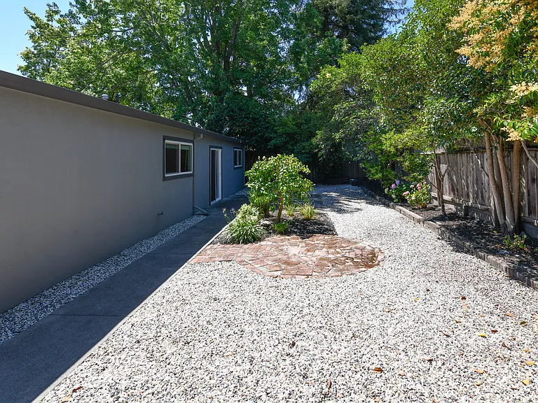 22 Patrick Ct — Photo 25